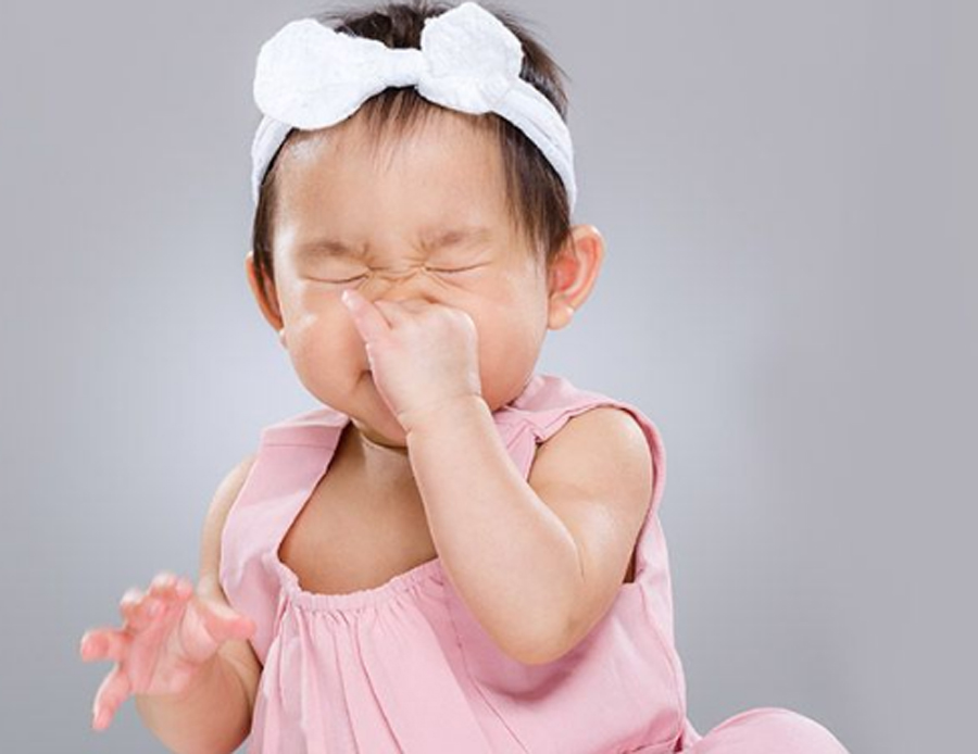 Nhỏ mũi không đúng cách vừa không có hiệu quả điều trị, vừa gây ra nhiều tác dụng phụ cho trẻ.