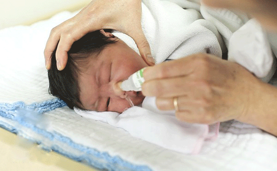 Tham khảo các bước vệ sinh mũi đúng cách để đảm bảo an toàn cho trẻ sơ sinh.