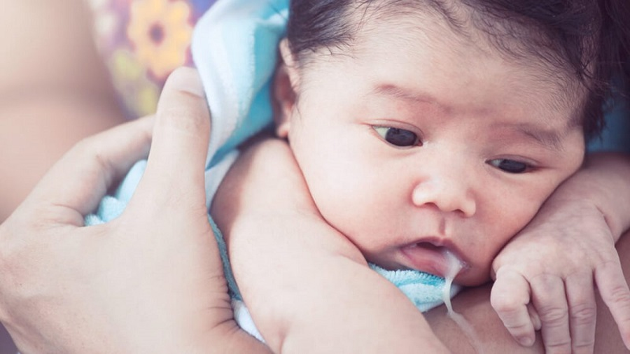 Có gần 1 nửa số trẻ sơ sinh xuất hiện các triệu chứng của trào ngược dạ dày.
