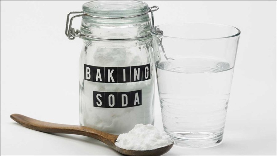 Baking soda giúp trung hòa axit, làm dịu cảm giác nóng rát do trào ngược gây ra