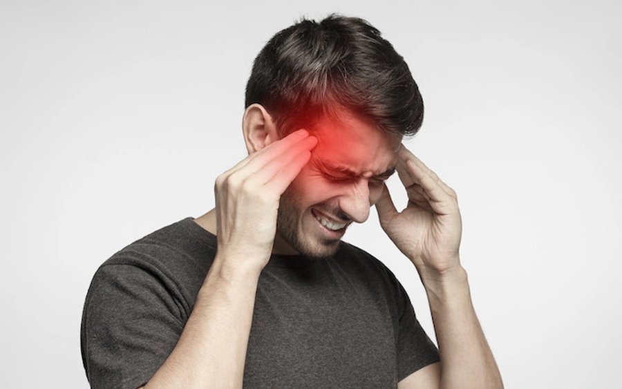 Một nguyên nhân khác của ngứa mũi là đau nửa đầu.