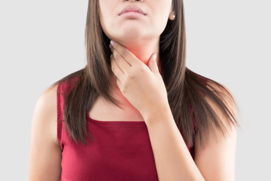 Nuốt nước bọt thấy vướng ở cổ họng bên phải có là bệnh lý nghiêm trọng?